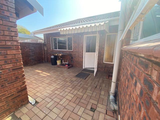 3 Bedroom Townhouse For Sale in Scottsville