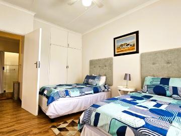 3 Bedroom Townhouse For Sale in Shelly Beach