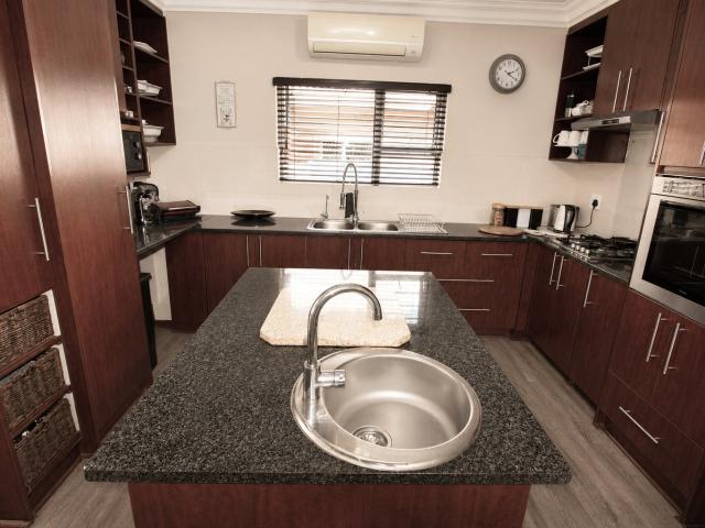 3 Bedroom Townhouse For Sale in Shellyvale