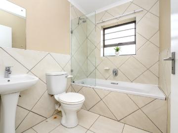 3 Bedroom Townhouse For Sale in Sherwood