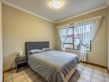 3 Bedroom Townhouse For Sale in Sinoville