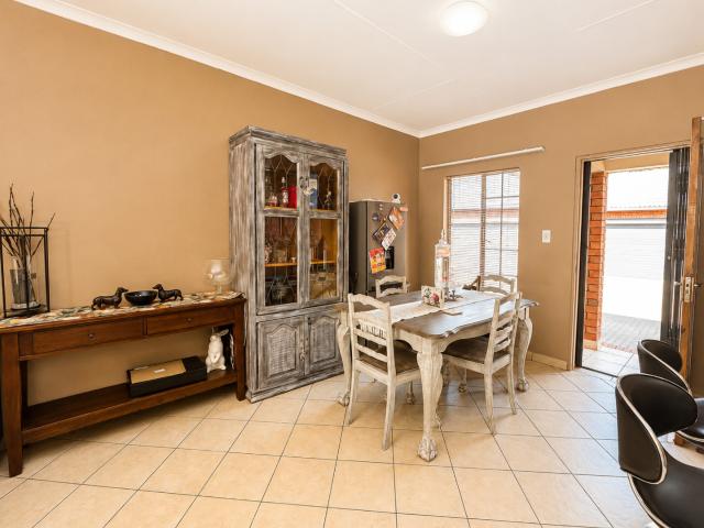 3 Bedroom Townhouse For Sale in Sinoville