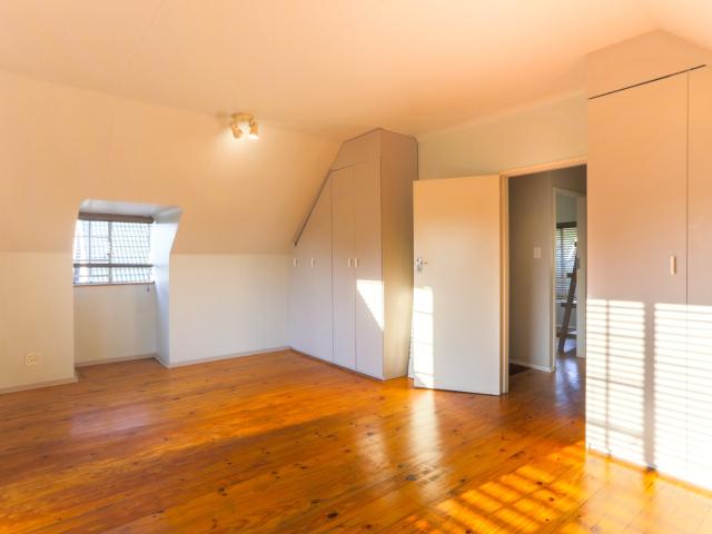 3 Bedroom Townhouse For Sale in Sonneglans
