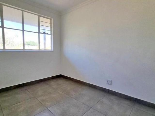3 Bedroom Townhouse For Sale in South Crest