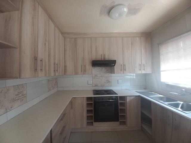 3 Bedroom Townhouse For Sale in South Crest