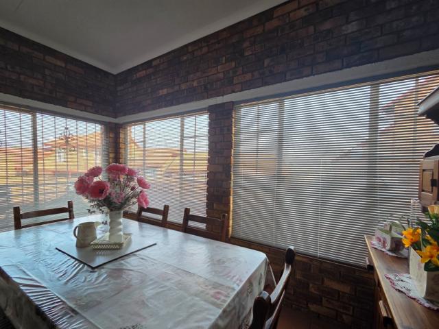 3 Bedroom Townhouse For Sale in South Crest