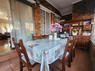 3 Bedroom Townhouse For Sale in South Crest