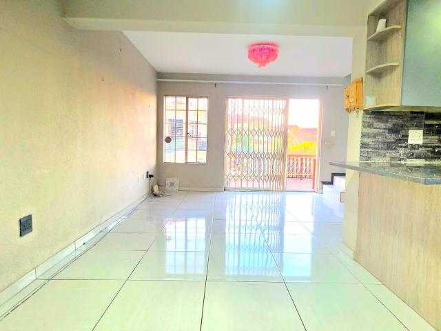 3 Bedroom Townhouse For Sale in South Crest