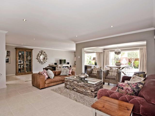 3 Bedroom Townhouse For Sale in South End