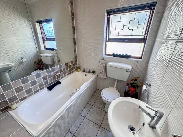 3 Bedroom Townhouse For Sale in South End