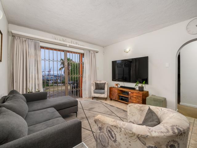 3 Bedroom Townhouse For Sale in South End
