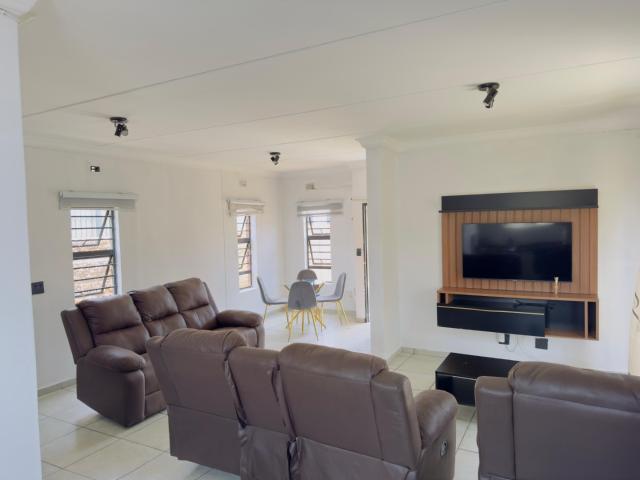 3 Bedroom Townhouse For Sale in South Hills