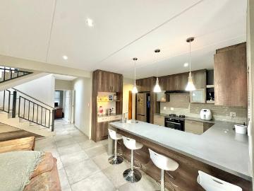 3 Bedroom Townhouse For Sale in Spitskop SH