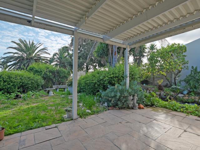 3 Bedroom Townhouse For Sale in Table View
