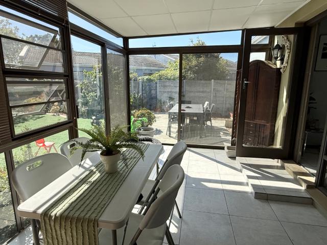 3 Bedroom Townhouse For Sale in Table View