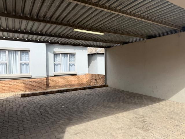 3 Bedroom Townhouse For Sale in Tasbet Park