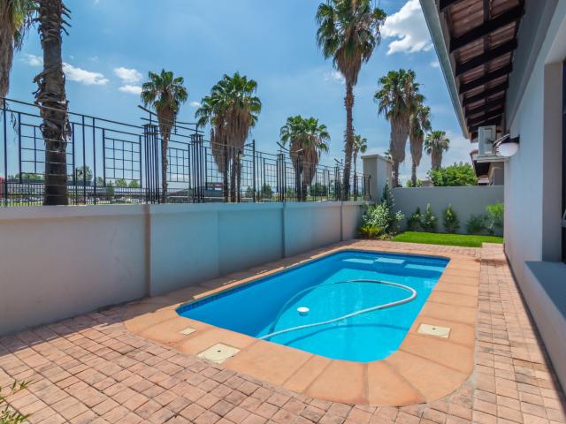 3 Bedroom Townhouse For Sale in The Islands Estates