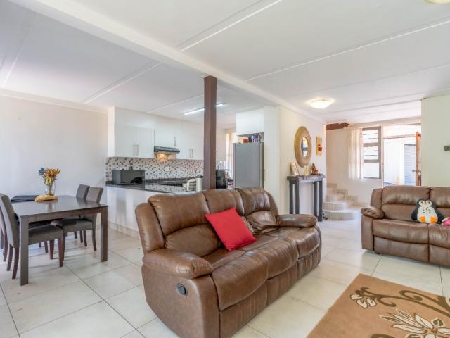 3 Bedroom Townhouse For Sale in Umgeni Park