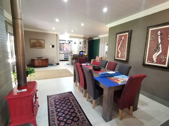 3 Bedroom Townhouse For Sale in Vaalpark