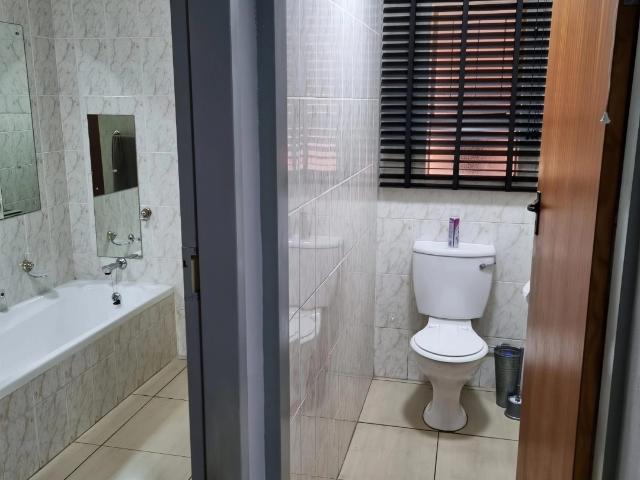3 Bedroom Townhouse For Sale in Vaalpark