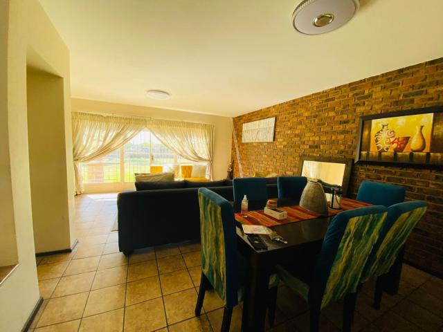 3 Bedroom Townhouse For Sale in Vaalpark