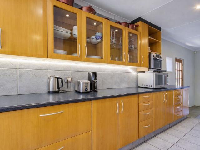 3 Bedroom Townhouse For Sale in Van Riebeeck Park