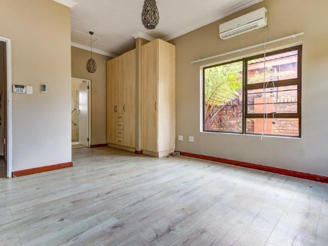 3 Bedroom Townhouse For Sale in Van Riebeeck Park