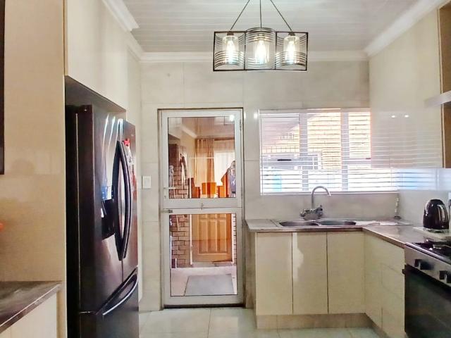 3 Bedroom Townhouse For Sale in Vanderbijlpark CW 3