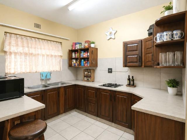 3 Bedroom Townhouse For Sale in Vanderbijlpark CE 1