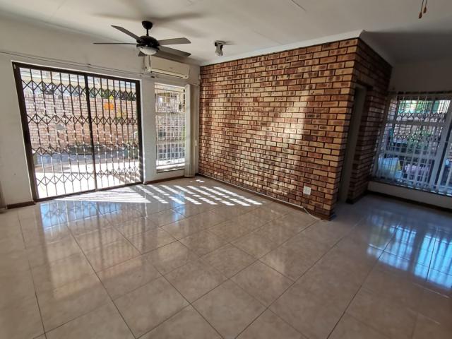 3 Bedroom Townhouse For Sale in Vanderbijlpark SW 5