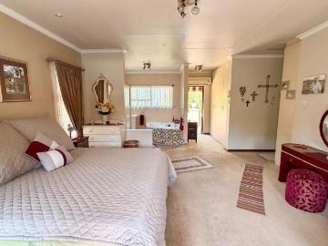 3 Bedroom Townhouse For Sale in Vanderbijlpark SW 5