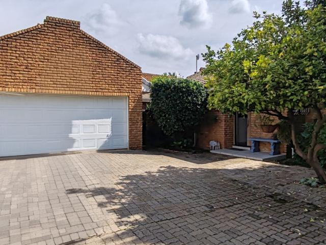 3 Bedroom Townhouse For Sale in Vanderbijlpark SW 5