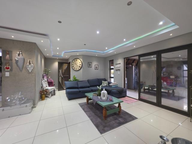 3 Bedroom Townhouse For Sale in Vanderbijlpark SW 5