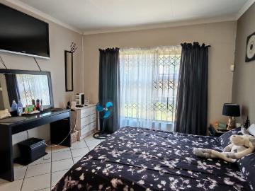 3 Bedroom Townhouse For Sale in Vanderbijlpark SW 5