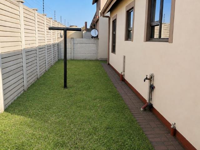3 Bedroom Townhouse For Sale in Vanderbijlpark SE 10