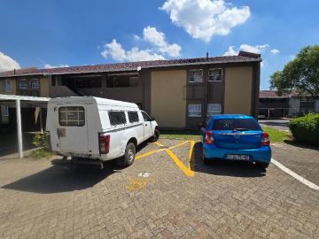 3 Bedroom Townhouse For Sale in Verwoerdpark