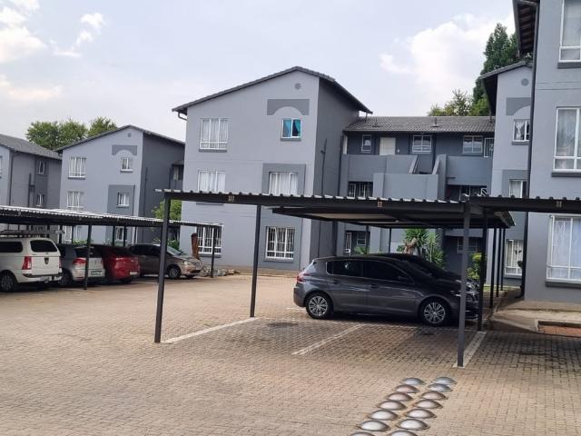 3 Bedroom Townhouse For Sale in Verwoerdpark