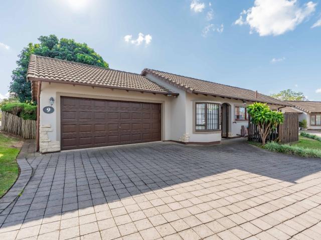 3 Bedroom Townhouse For Sale in Waterfall