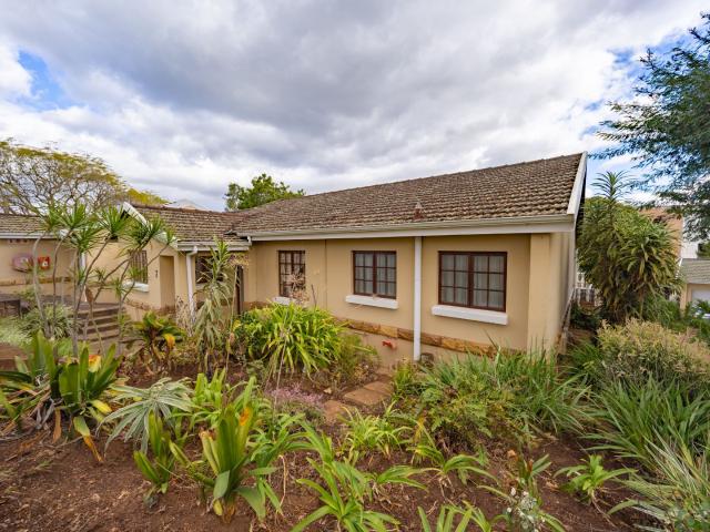 3 Bedroom Townhouse For Sale in Waterfall
