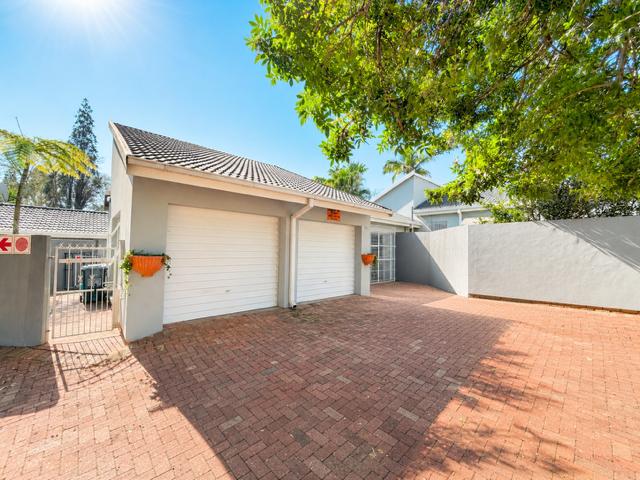 3 Bedroom Townhouse For Sale in Waterkloof Glen