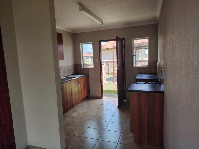 3 Bedroom Townhouse For Sale in Waterkloof Hill Estate