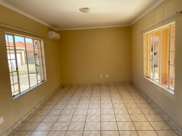 3 Bedroom Townhouse For Sale in Waterval East