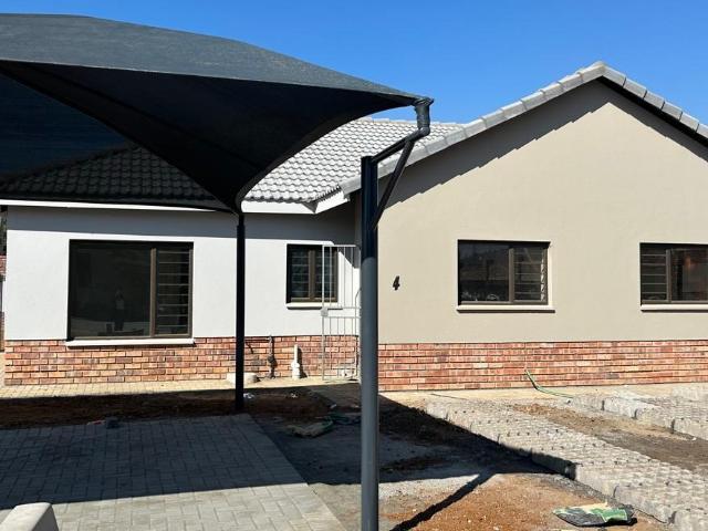 3 Bedroom Townhouse For Sale in Waterval East