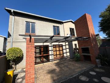 3 Bedroom Townhouse For Sale in Waterval East