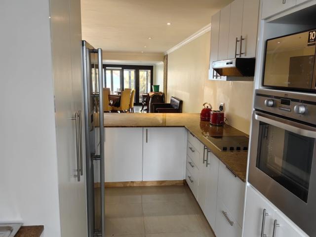 3 Bedroom Townhouse For Sale in Westbrook
