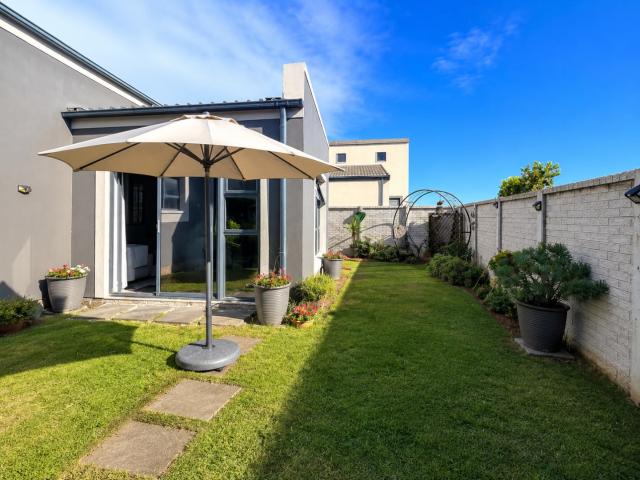 3 Bedroom Townhouse For Sale in Westbrook