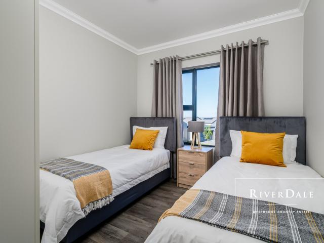 3 Bedroom Townhouse For Sale in Westbrook