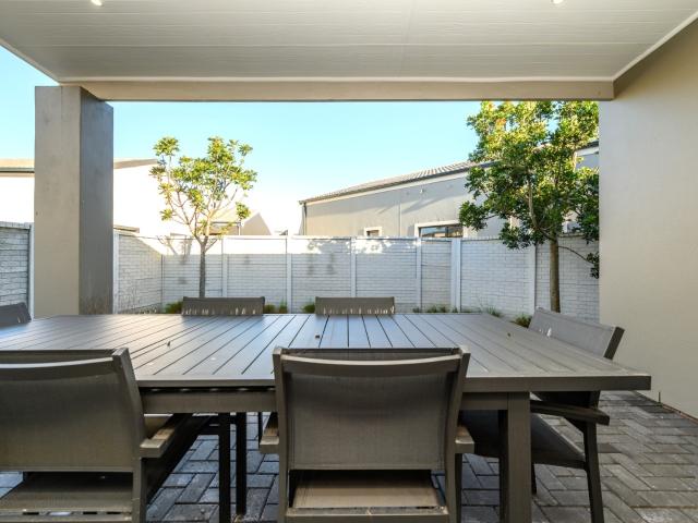 3 Bedroom Townhouse For Sale in Westbrook