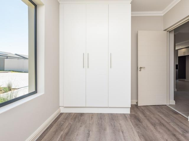 3 Bedroom Townhouse For Sale in Westbrook