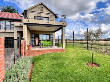 Townhouse for sale in Masilonyana Local Municipality - Powder room